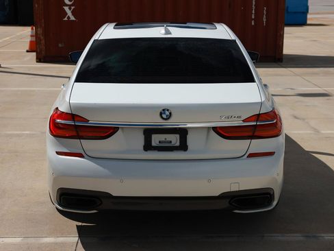 Used 2018 BMW 740e xDrive AWD/4WD image 9