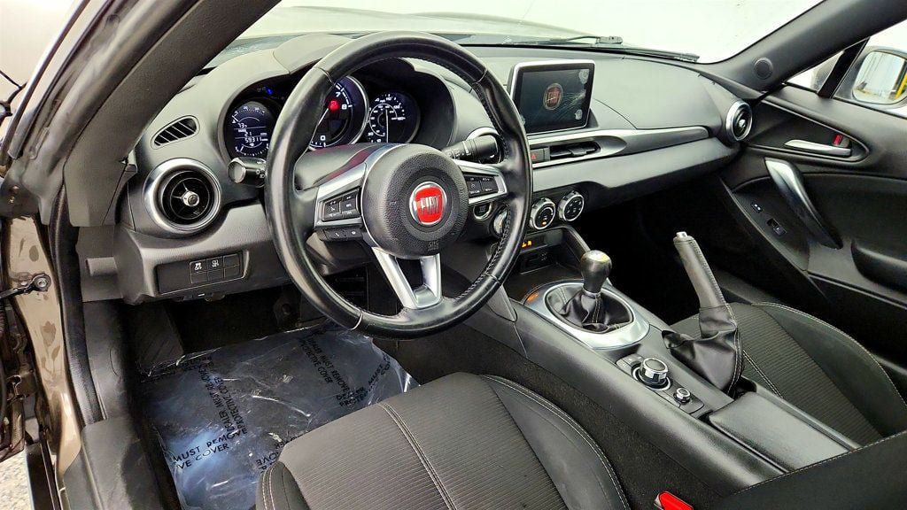 Used 2017 FIAT 124 Spider Classica RWD image 13