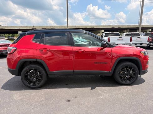 Used 2023 Jeep Compass Latitude AWD/4WD image 9