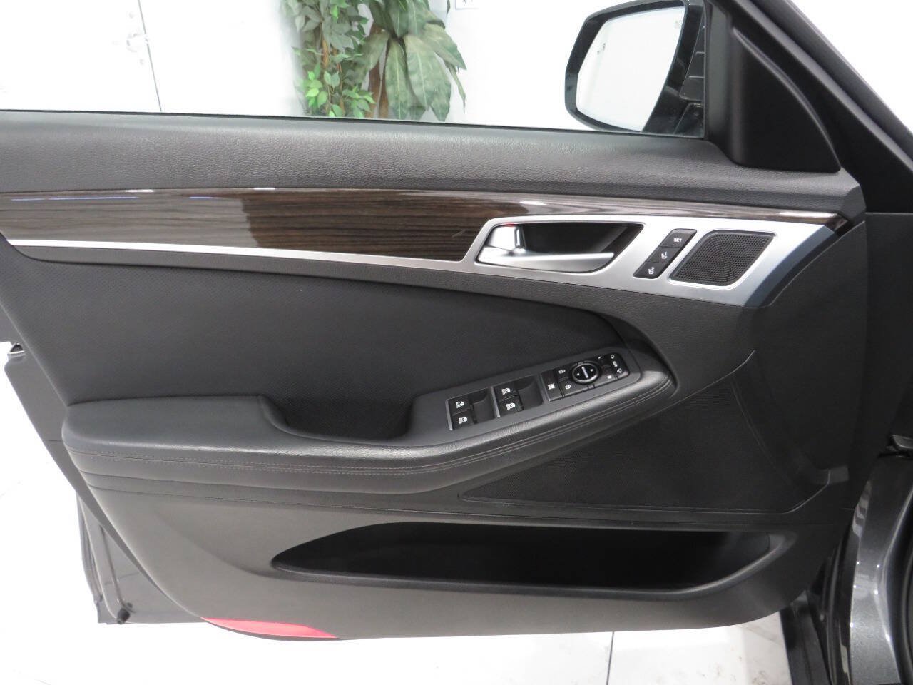 Used 2018 Genesis G80 3.8 RWD image 24