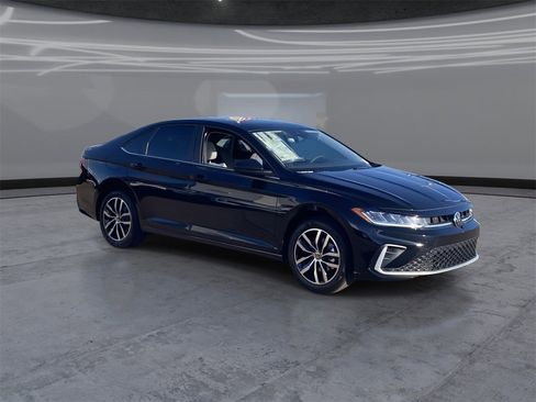 New 2026 Volkswagen Jetta SE image 2