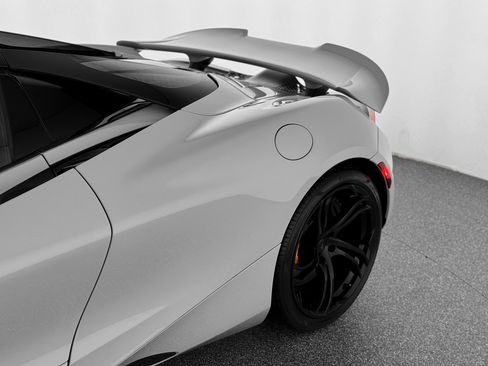 Used 2026 McLaren 750S Spider RWD image 40