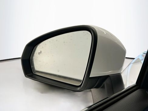Used 2023 Volkswagen Taos SE w/ Panoramic Sunroof Package AWD/4WD image 16
