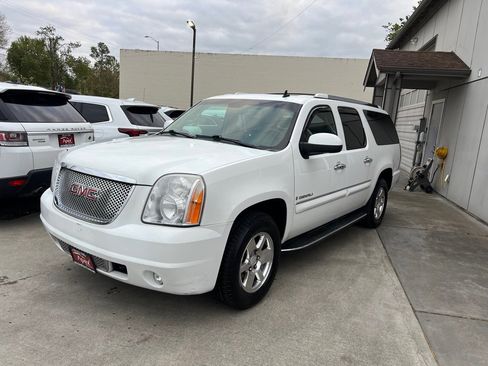 Used 2008 GMC Yukon XL Denali AWD/4WD image 3