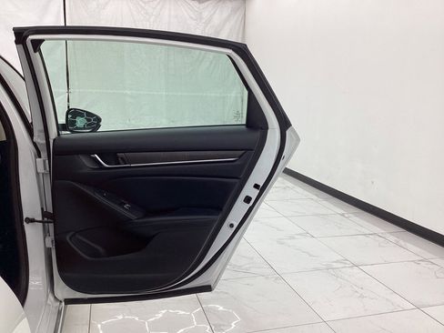 Used 2018 Honda Accord Touring image 25