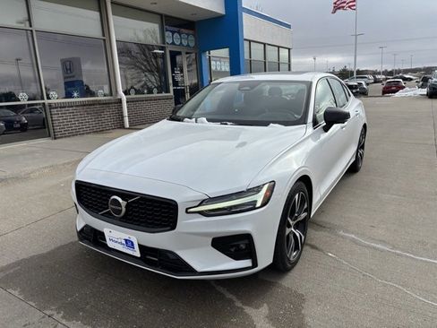 Used 2024 Volvo S60 B5 Core image 1