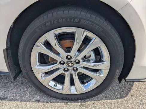 Used 2024 Toyota Sienna Platinum FWD image 11