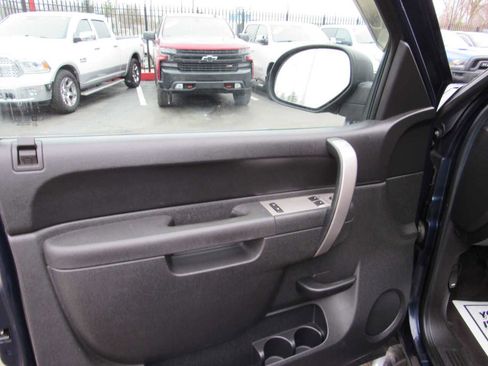 Used 2010 Chevrolet Silverado 1500 LT w/ Exterior Plus Package image 11