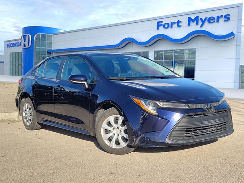 Used 2024 Toyota Corolla LE image 1