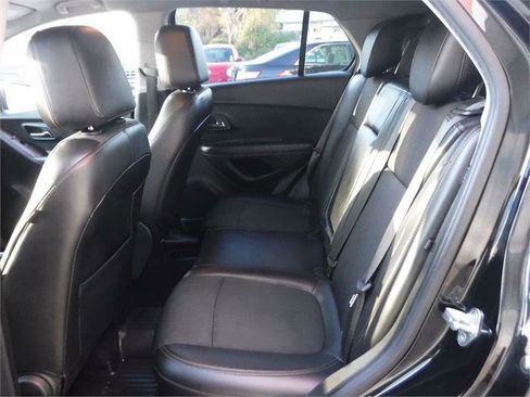 Used 2019 Chevrolet Trax LT w/ LT Convenience Package image 6