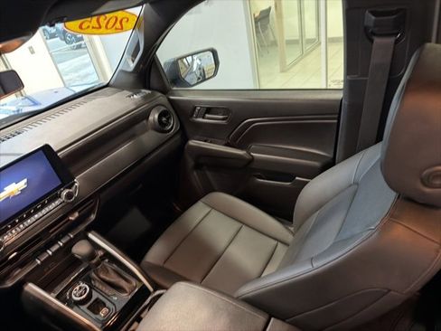 Used 2025 Chevrolet Colorado Trail Boss image 32