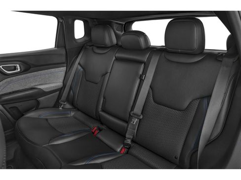 Used 2024 Jeep Compass Latitude AWD/4WD image 9