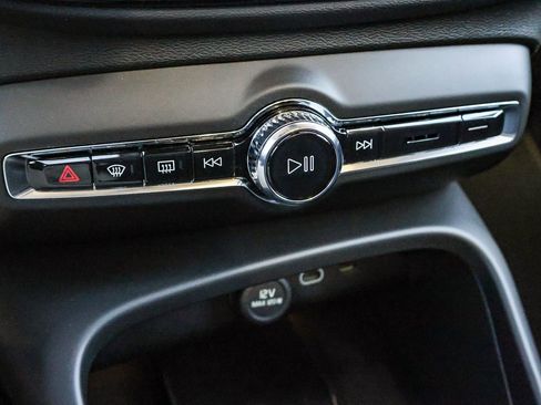 New 2026 Volvo XC40 B5 Core image 36