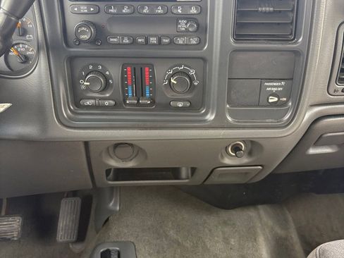 Used 2004 GMC Sierra 2500 SLE w/ Skid Plate Package AWD/4WD image 16