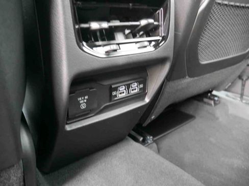 New 2025 Jeep Grand Cherokee Altitude image 17