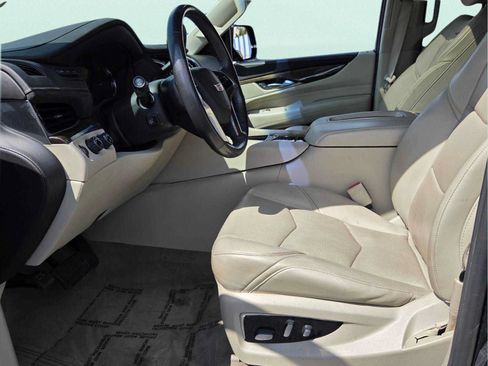 Used 2020 Cadillac Escalade Luxury AWD/4WD image 10