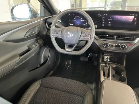 Used 2025 Buick Envista Preferred image 33