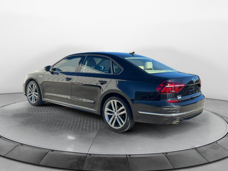 Used 2018 Volkswagen Passat 2.0T R-Line w/ R-Line Lighting Package FWD image 5