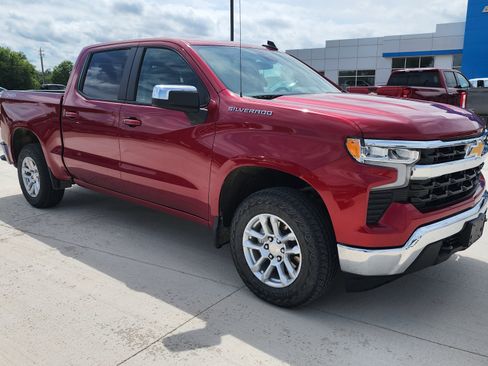Used 2024 Chevrolet Silverado 1500 LT w/ Leather Package AWD/4WD image 3