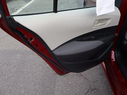 Used 2022 Toyota Corolla LE FWD image 30