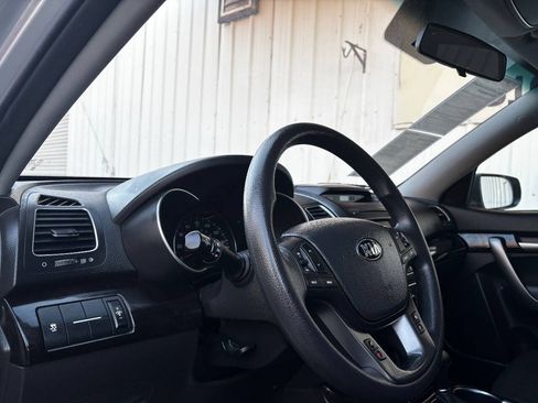 Used 2015 Kia Sorento LX FWD image 13