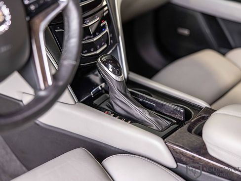 Used 2013 Cadillac XTS Luxury image 20