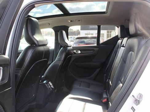 Used 2019 Volvo XC40 T5 Momentum image 22