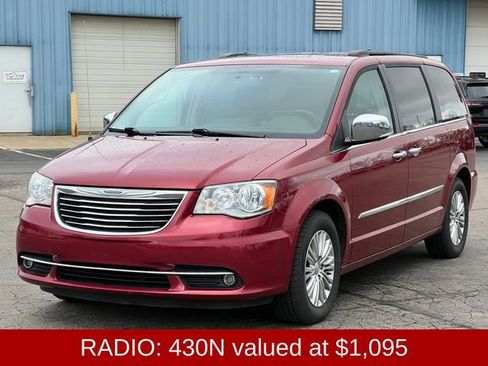 Used 2016 Chrysler Town & Country Touring-L image 13