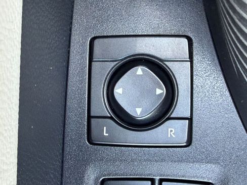 Used 2019 Toyota RAV4 XLE w/ Convenience Package FWD image 15