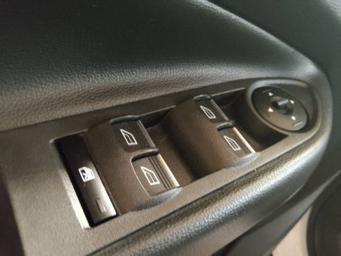 Used 2019 Ford Escape SE FWD image 27