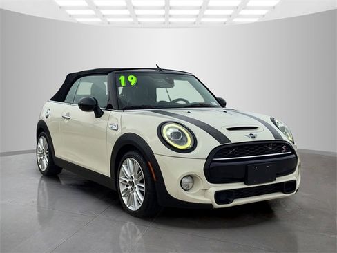 Used 2019 MINI Cooper S w/ Premium Package image 2