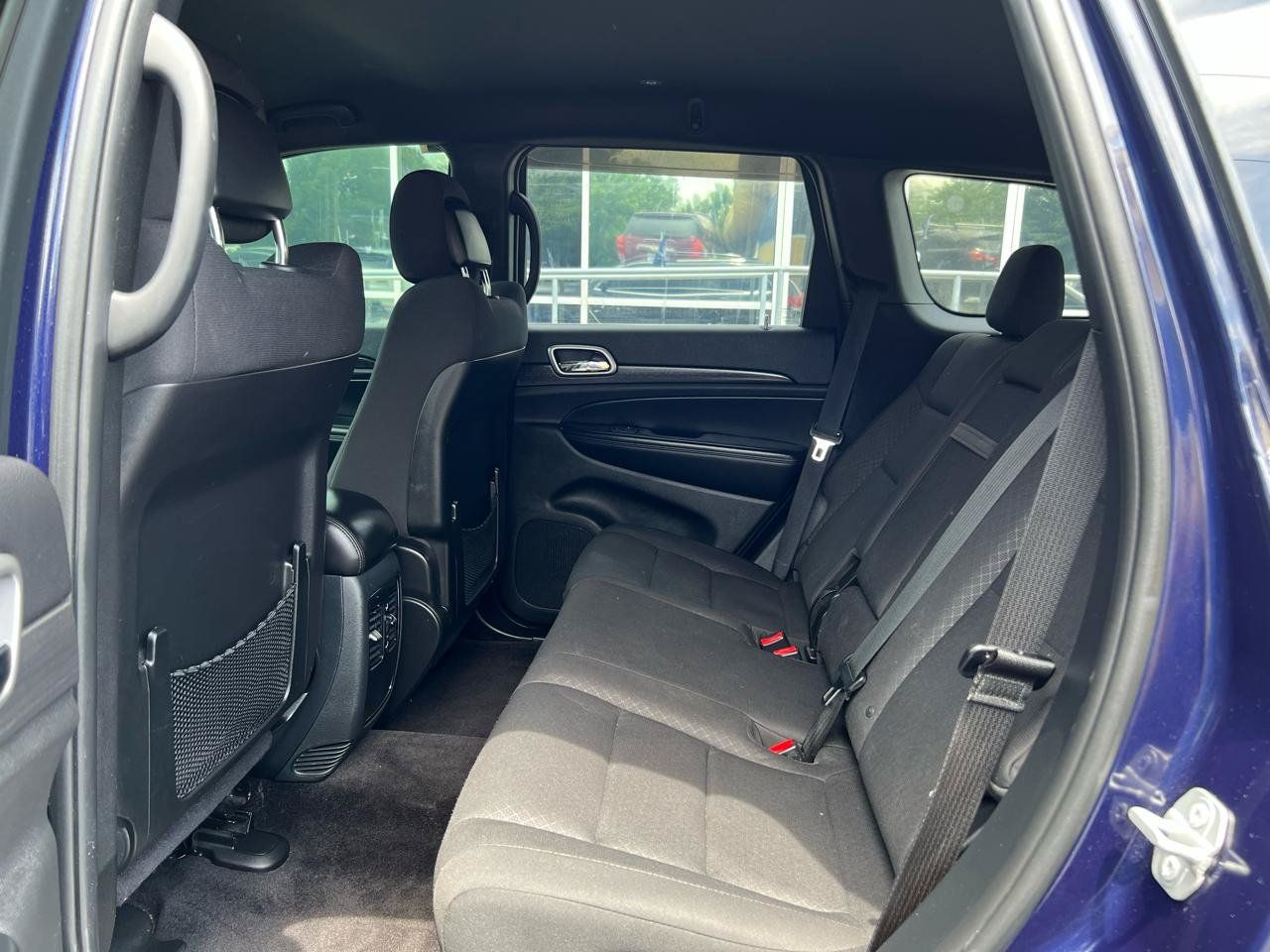 Used 2018 Jeep Grand Cherokee Laredo AWD/4WD image 12