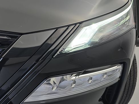 Certified 2023 Nissan Rogue SV w/ SV Premium B Package FWD image 31
