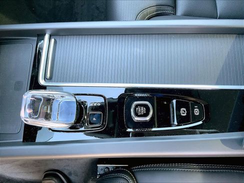 New 2026 Volvo XC60 T8 Ultra w/ Climate Package AWD/4WD image 10