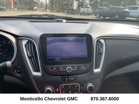 Used 2022 Chevrolet Malibu LT image 17