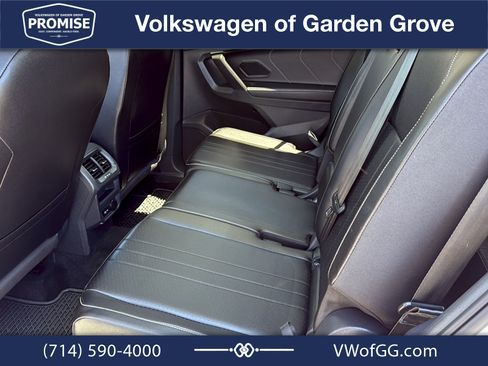 Used 2023 Volkswagen Tiguan SE w/ Panoramic Sunroof Package FWD image 26