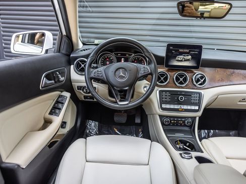 Used 2020 Mercedes-Benz GLA 250 4MATIC image 12