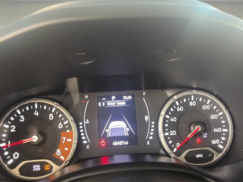 Used 2023 Jeep Renegade Latitude AWD/4WD image 18