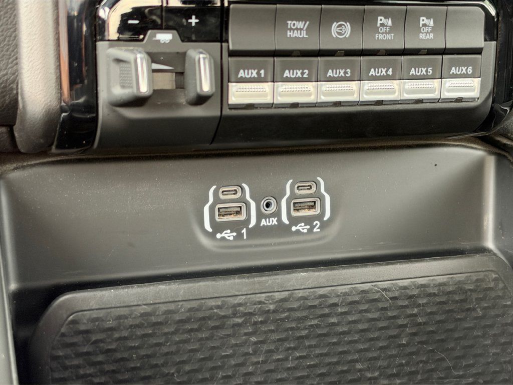 Used 2024 RAM 2500 Big Horn w/ Night Edition AWD/4WD image 17
