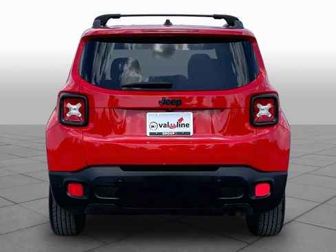 Used 2017 Jeep Renegade Altitude FWD image 5