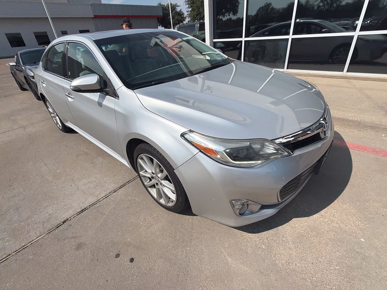 Used 2014 Toyota Avalon Limited FWD image 3