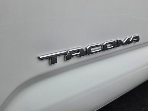 Used 2022 Toyota Tacoma TRD Off-Road AWD/4WD image 6