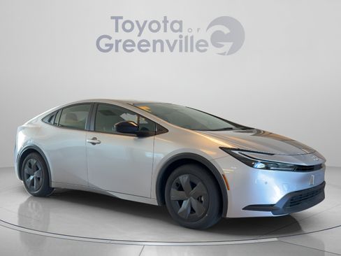 Certified 2025 Toyota Prius LE FWD image 8