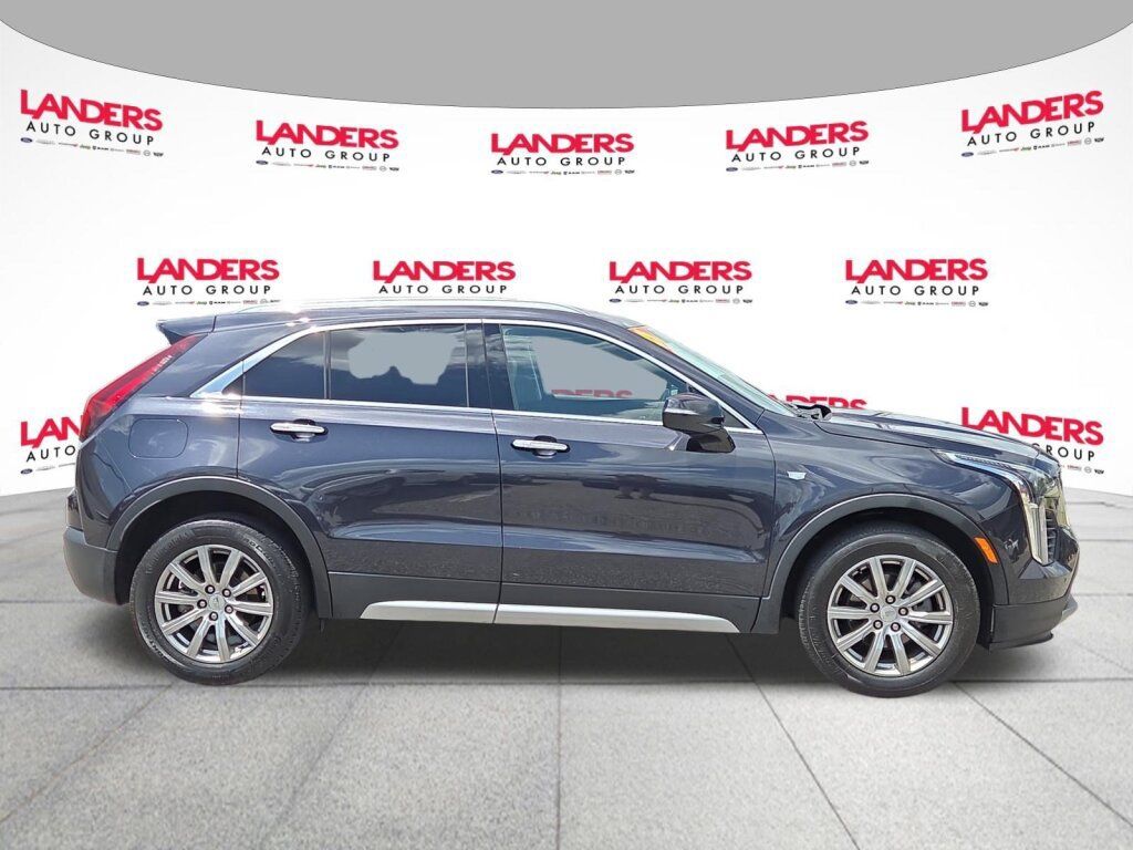 Used 2023 Cadillac XT4 Premium Luxury FWD image 2