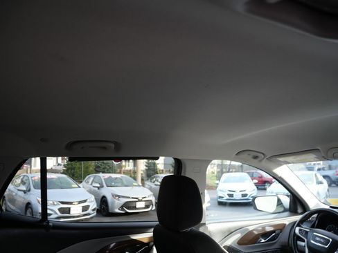 Used 2018 GMC Terrain SLE w/ Driver Convenience Package image 31