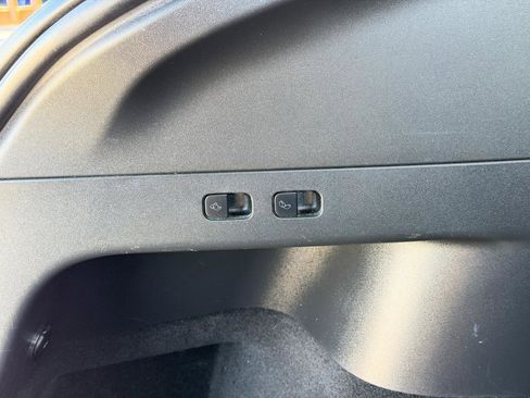 Used 2021 Tesla Model Y Long Range image 33