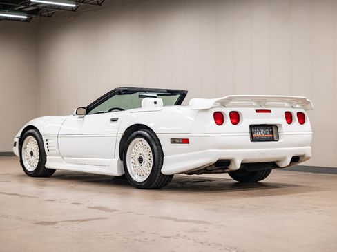 Used 1992 Chevrolet Corvette Convertible RWD image 3