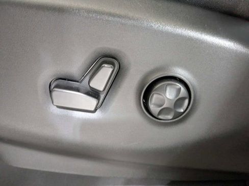 Used 2023 Chrysler Pacifica Touring-L FWD image 22