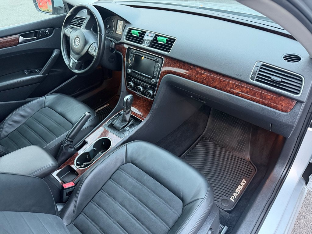 Used 2013 Volkswagen Passat 2.5 SEL Premium FWD image 12