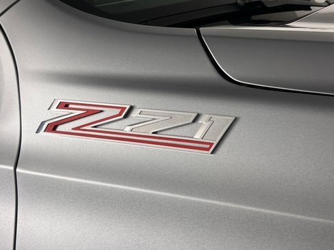 Used 2025 Chevrolet Suburban Z71 image 10